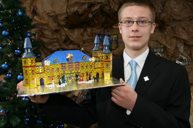 Adam Krzepkowski z Gimnazjum imienia Królowej Jadwigi w Kielcach zajął pierwsze miejsce wśród gimnazjalistów.