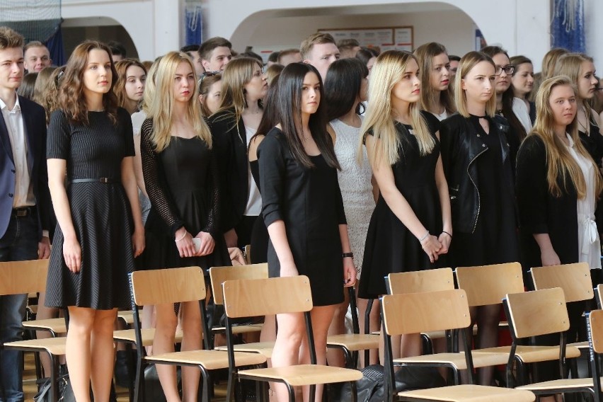 Maturzyści z Kielc zakończyli rok szkolny. W poniedziałek ruszają egzaminy [ZDJĘCIA]
