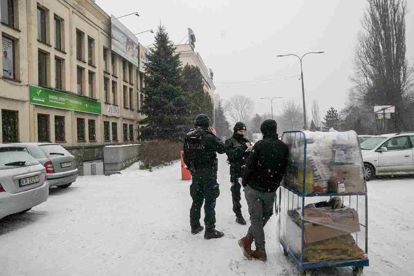 Kraków. Policja przeszukuje pomieszczenia TS Wisła i zabezpiecza dokumenty