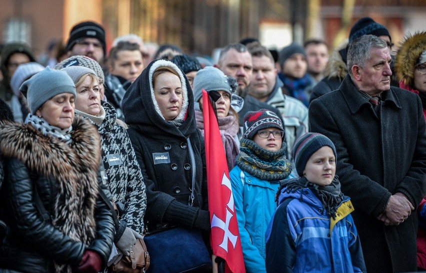 Cały Gdańsk wierzy, że dobro zwycięży! "Nikt nie chciał w tych chwilach być sam. Dlatego tak wszyscy lgnęli do siebie"