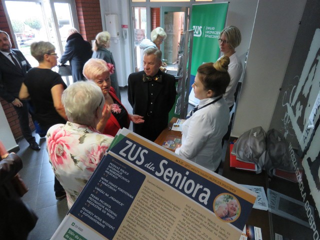 „Zdrowi, bezpieczni, aktywni” - pod takim hasłem w Akademickiej Przestrzeni Kulturalnej przy WSG w Bydgoszczy zainaugurowano Dzień Seniora. Na wydarzenie starszych mieszkańców miasta zaprosił, jak co roku, Zakład Ubezpieczeń Społecznych wspólnie z Polskim Związkiem Emerytów, Rencistów i Inwalidów.