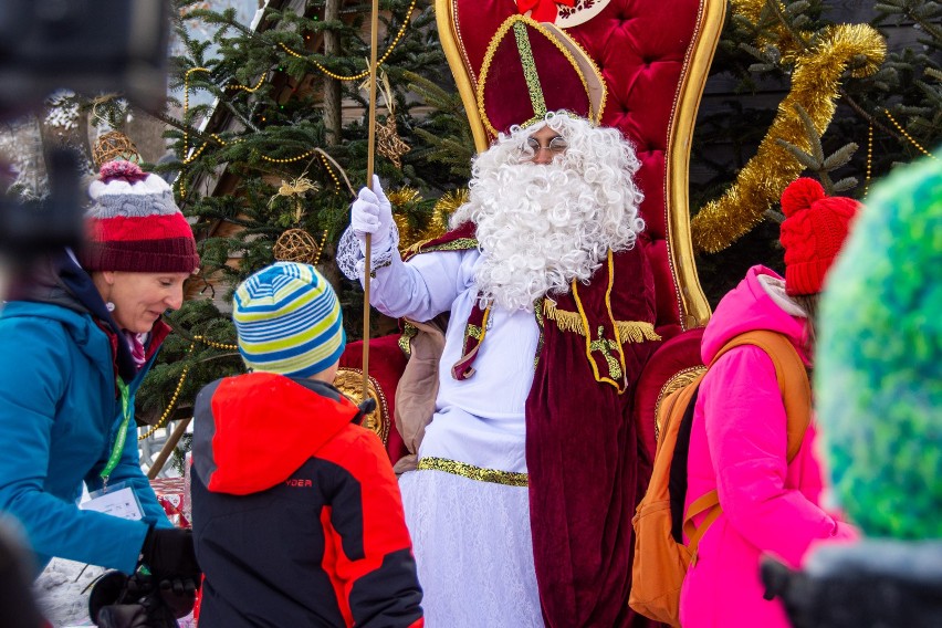 Zakopane odwiedził św. Mikołaj. Wesoły festyn dla dzieci pod Giewontem [ZDJĘCIA]