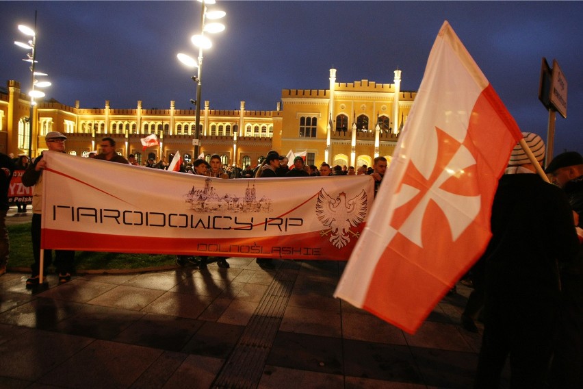 W marszu narodowców we Wrocławiu uczestniczyło ok. 8 tys....