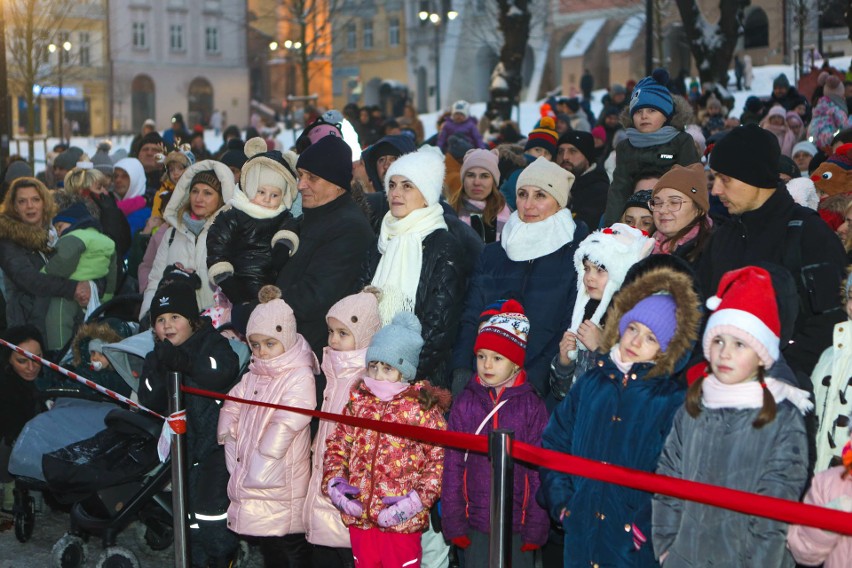 Święty Mikołaj przybył do Przemyśla. Spotkał się grzecznymi dziećmi [ZDJĘCIA, WIDEO]