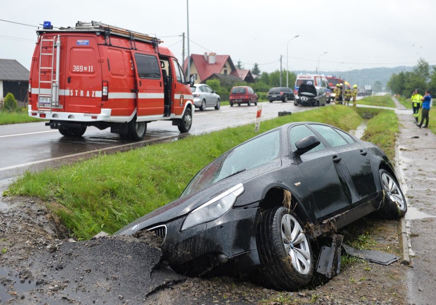 Zderzenie seata z BMW w Przedmieściu Dubieckim w powiecie przemyskim [ZDJĘCIA]