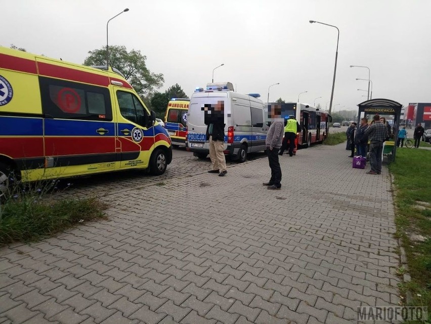 Zderzenie autobusu MZK z fiatem na Horoszkiewicza w Opolu