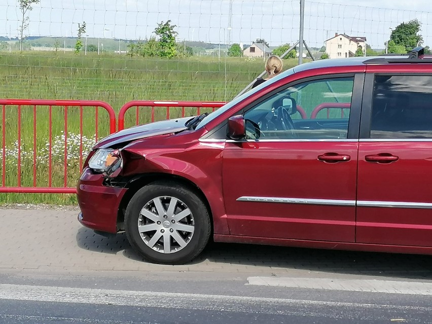 Szczuczyn. Zderzenie motocykla z osobówką. Ranna pasażerka jednośladu