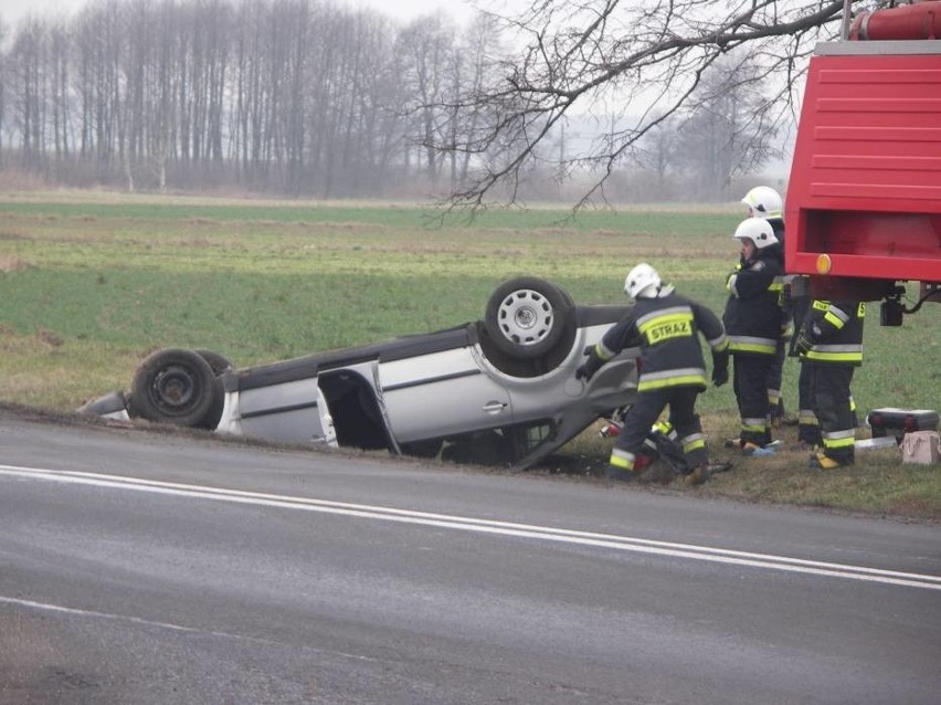 Wypadek w Zdunach na DK 15: Zderzyły się dwa samochody....