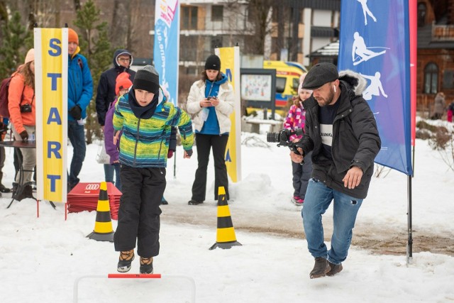 World Snow Day to zawody dla dzieci i rodziców. Głównym celem zabawy jest zachęta do wspólnej na zabawy na śniegu. Międzynarodowa Federacja narciarska organizuje World Snow Day w krajach na całym świecie od Azji do Ameryki Północnej.