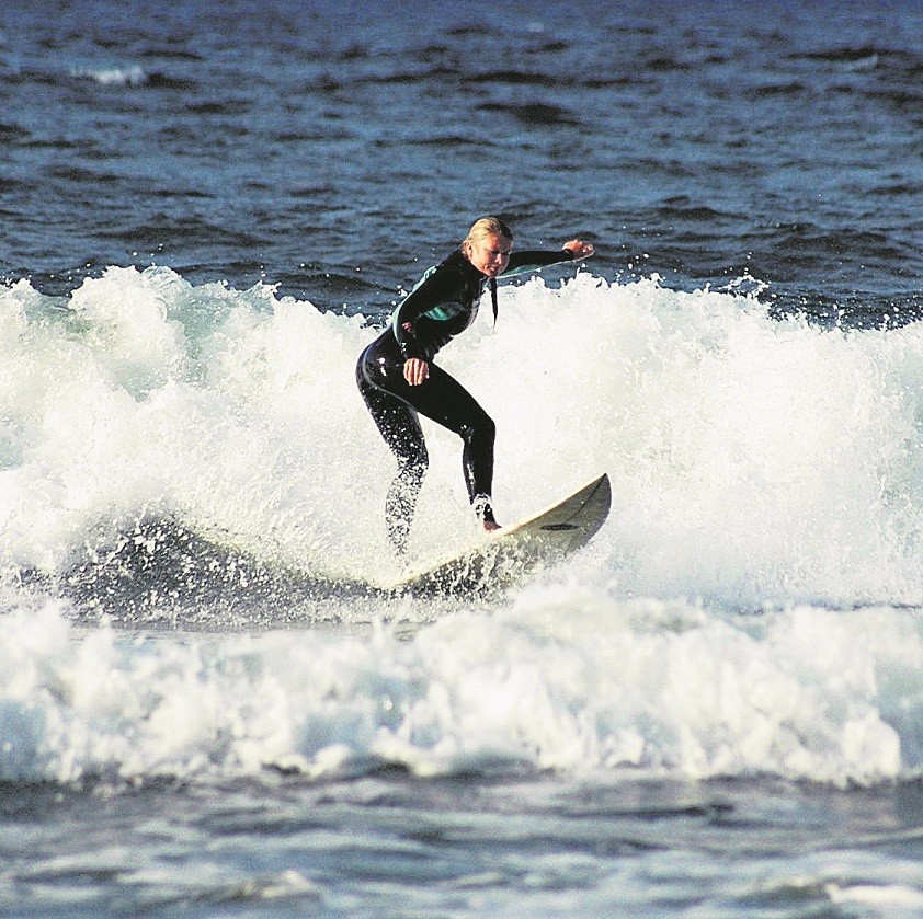 Podstawy surfingu i wakacje na fali