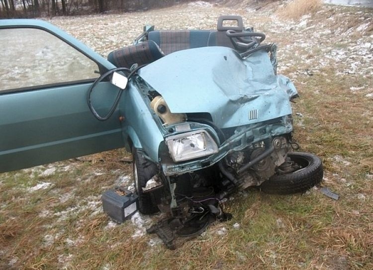 Jaświły. Śmiertelny wypadek na drodze. Czołowe zderzenie vito z cinquecento (zdjęcia)