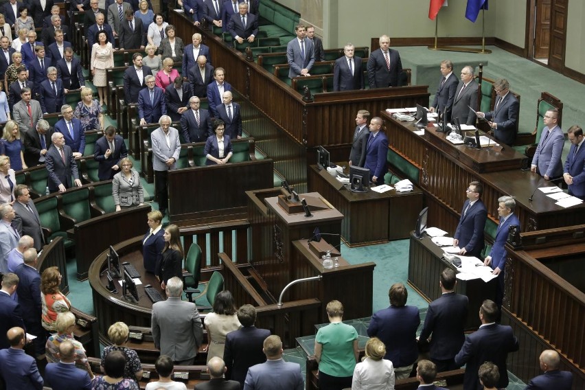 Sejm: Nowi parlamentarzyści złożyli ślubowanie poselskie....