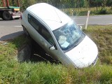 O mały włos od tragedii na trasie Pisz-Orzysz. Dacia uciekała przed hyundaiem (zdjęcia)
