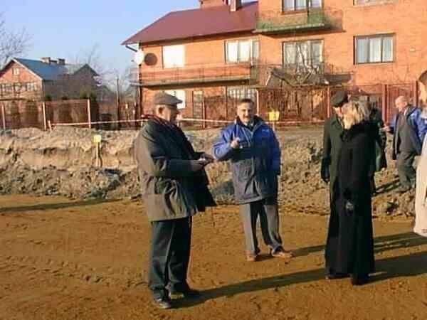 Przedstawiciele Urzędu Miejskiego, Przedsiębiorstwa Robót Drogowych oraz instytucji będącej tak zwanym menadżerem projektu oglądali ostatnio plac budowy.