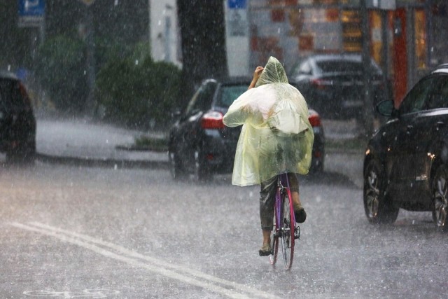W niemal całym województwie zachodniopomorskim obowiązuje ostrzeżenie przed intensywnymi opadami deszczu.