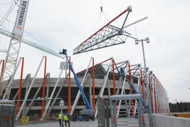 Nad stadionem miejskim montują serki