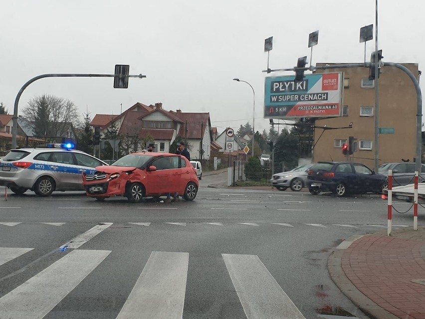 Wypadek zdarzył się na skrzyżowaniu ulic Hetmańskiej z...