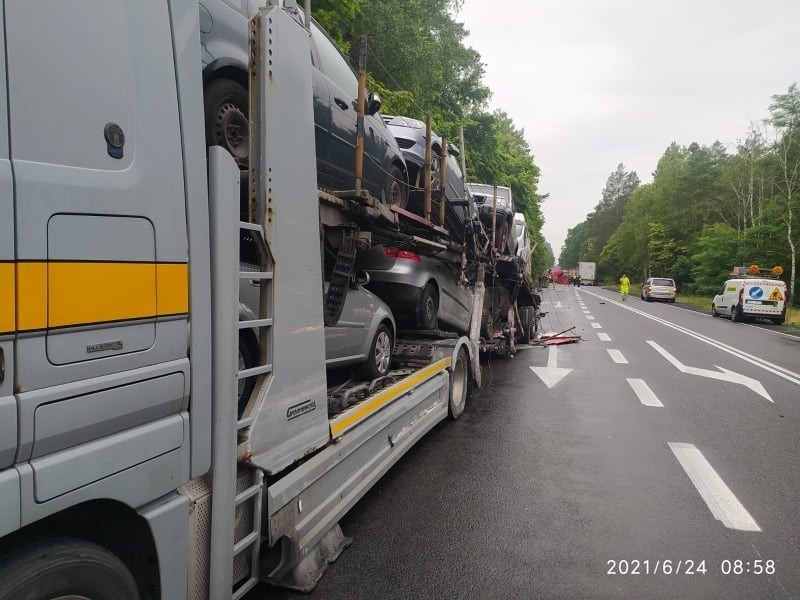 Dramatyczny wypadek pod Krzeszycami. W miejscowości Rogi zderzyły się dwie ciężarówki. Lądował śmigłowiec LPR