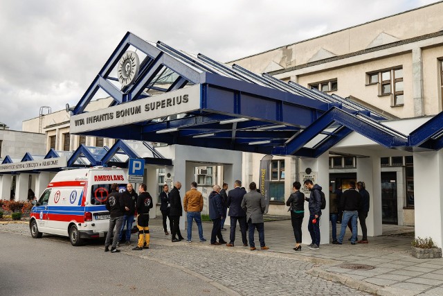 Uniwersytecki Szpital Dziecięcy w Krakowie już z odremontowanym wejściem i nie tylko ... Firma zrobiła więcej niż obiecywała!
