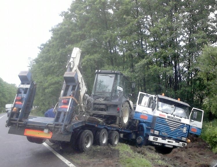 Ciężarówka zablokowała dk 19 w Zwierkach