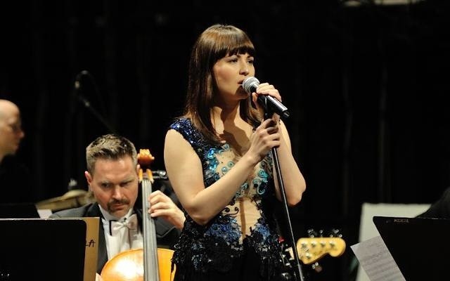 Hania Stach z towarzyszeniem Toruńskiej Orkiestry Symfonicznej zaśpiewa m.in. „I Will Always Love You” i „I Wanna Dance with Somebody"