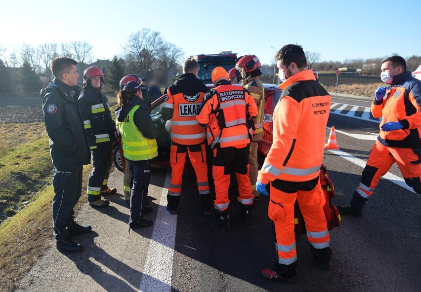 Wypadek na DK 77 w Duńkowiczkach pod Przemyślem. Nietrzeźwy kierowca busa uderzył w suzuki [ZDJĘCIA]