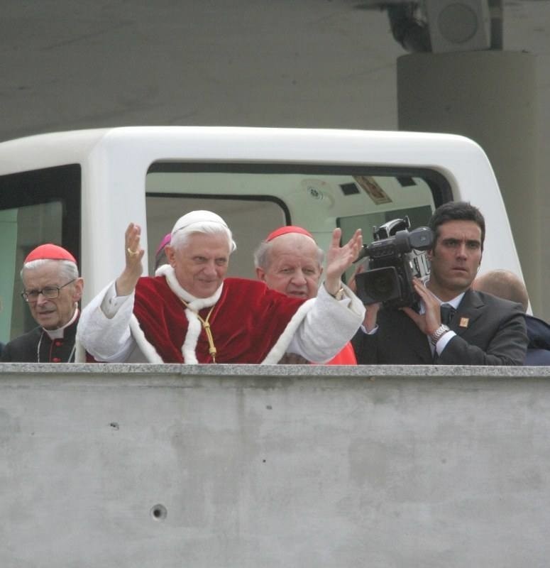 Papież Benedykt XVI podjął decyzję o abdykacji