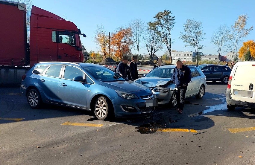 Wypadek na Strzegomskiej we Wrocławiu. Rozbite auta blokują...