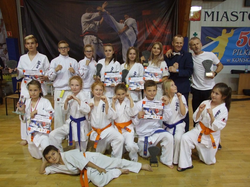Medale karateków z Morawicy i Piekoszowa na Turnieju o Puchar z Żeliwa w Końskich