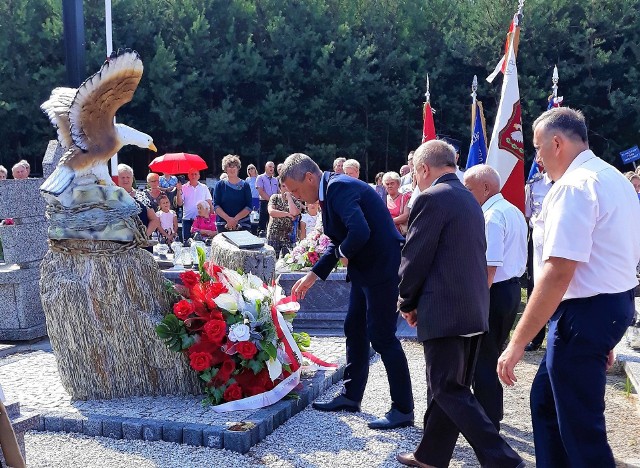 W niedzielę, 2 września w Antoniowie w gminie Ciepielów miała miejsce uroczystość odsłonięcia i poświęcenia pomnika żołnierzy kampanii wrześniowej 1939 roku.