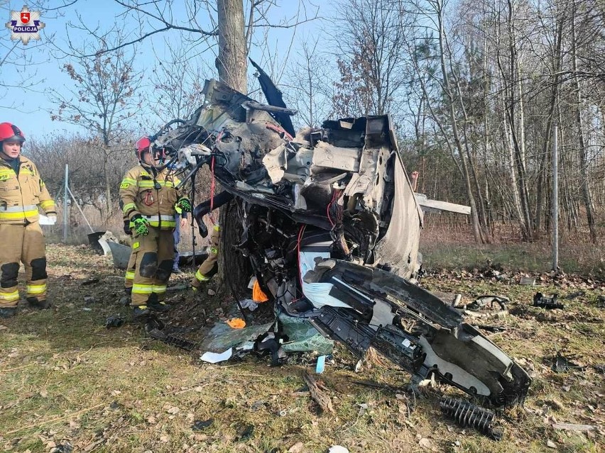 Groźny wypadek z udziałem BMW w woj. lubelskim. Dwie osoby w szpitalu