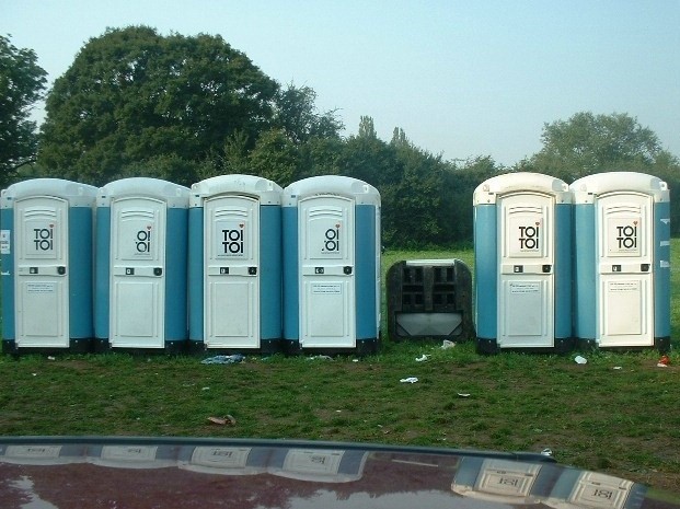 Łebianie przyznają, że w mieście brakuje publicznych toalet.
