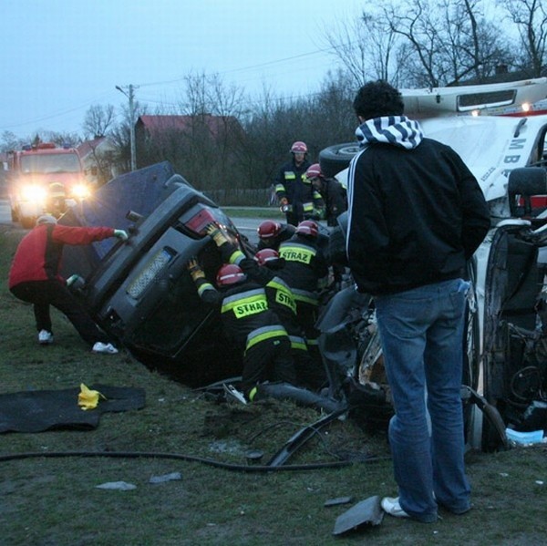 Na początku kwietnia 2007 roku w wypadku w Nowosielcu zginęła trójka młodych ludzi, a kolejne 9 osób zostało rannych.