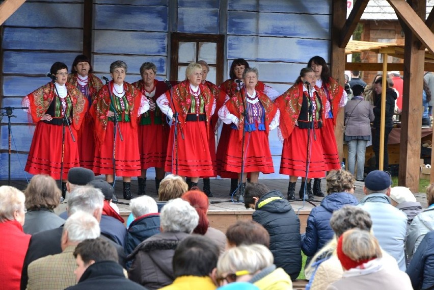 Świętokrzyski Festiwal Smaków kipi atrakcjami. Pal Obfitości, oberki, polki i robienie masła