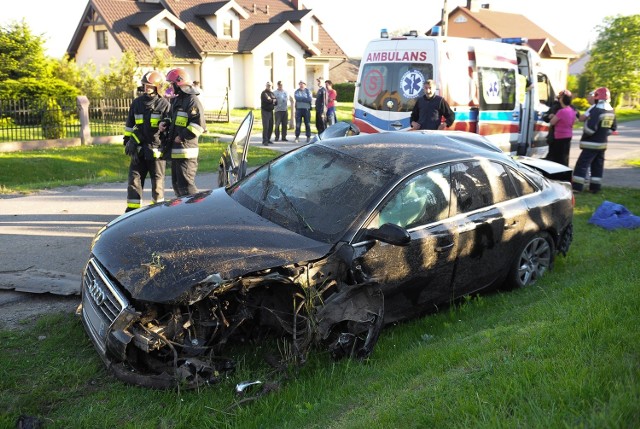 Trwa ustalanie okoliczności wypadku w Wacławicach w pow. przemyskim. Przed godz. 18 doszło tam do zderzenia dwóch samochodów marki audi. 3 osoby zostały ranne.