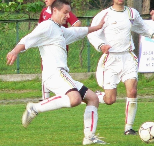 Rafał Dzierżak strzelił trzy gole Rafisowi i awansował z Czarnocinem na fotel wicelidera "halówki&#8221;.