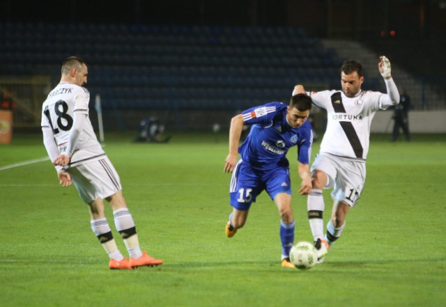 19.04.2016 chorzowruch chorzow legia warszawaniebiescy esktraklasa mecz pilka noznanz martin konczkowski ruch i nemanja nikolic legiamarzena bugala- azarko /dziennik zachodni/ polska press *** local caption *** 