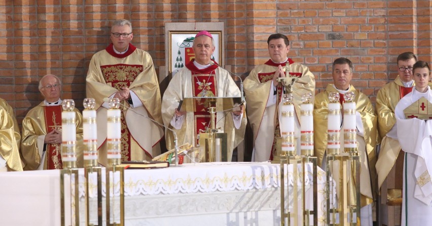 Ksiądz biskup Jan Piotrowski przewodniczył mszy świętej w...