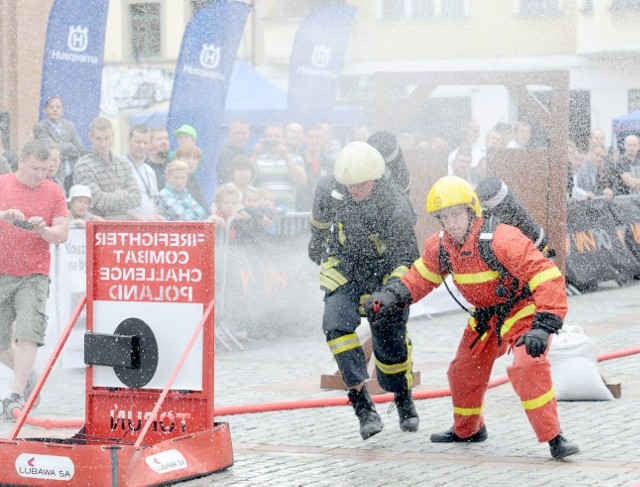 Ćwiczenia strażaków w Toruniu