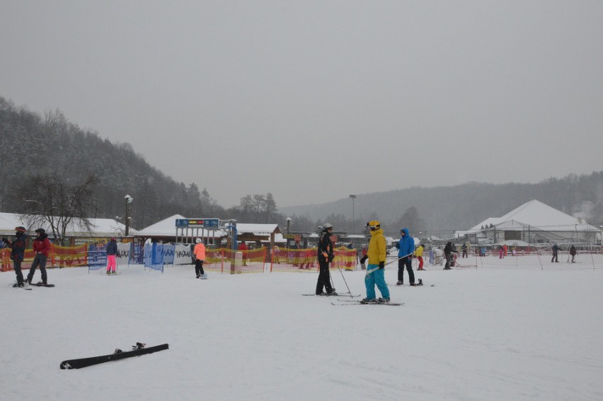 Stacja narciarska w Bałtowie ponownie otwarta jako jedna z nielicznych w Polsce. Szkoda nie skorzystać z takiej zimy! (ZDJĘCIA, WIDEO)