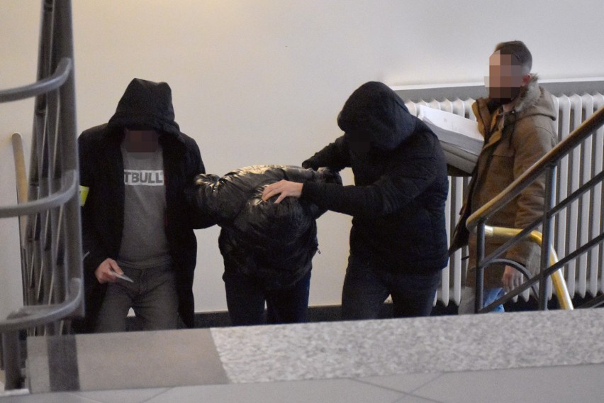 Areszt dla Krystiana B. podejrzanego o serię podpaleń aut w Słupsku