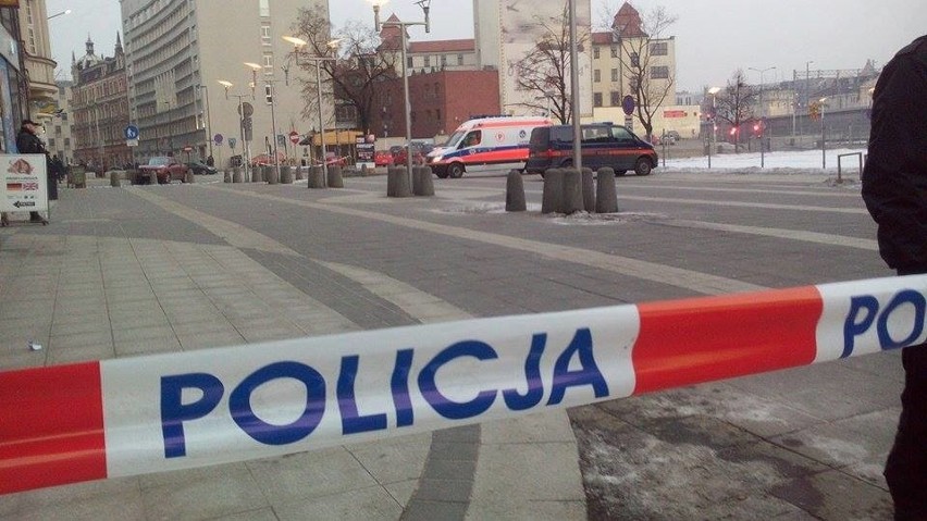 Alarm bombowy w Katowicach. Ktoś zostawił walizkę [NOWE ZDJĘCIA]