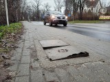 Uszkodzona studzienka na chodniku przy ulicy Kaszubskiej w Słupsku. Czytelnik prosi o interwencję