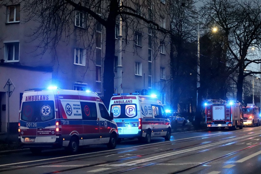 Z kamienicy przy ul. Hubskiej 65 we Wrocławiu ewakuowano...