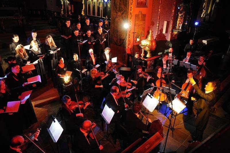Koncert ''Bohaterom Majdanu'' o północy w bydgoskiej Farze [zdjęcia]