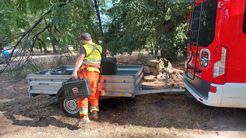 Policja i strażacy szukali 17-latki z Drzeniowa prawie 2...