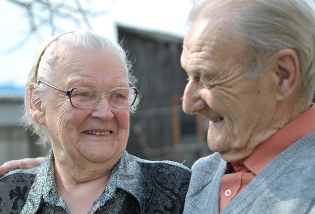 Państwo Ludwika i Franciszek Szczeszkowie są małżeństwem już 65 lat. Jubileusz świętują w sobotę o 15.00 mszą, a potem spotkaniem w świetlicy wiejskiej w Chobienicach 