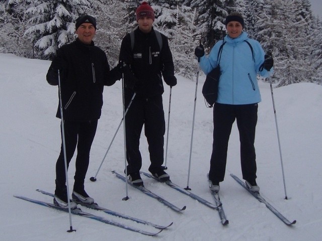 Trening ustczan na nartach biegowych. d lewej: Henryk Michalski, Dawid Kościów i Barbara Madejczyk.
