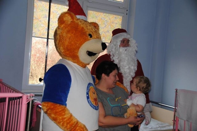 Mikołaj na oddziale dziecięcym jędrzejowskiego szpitala.