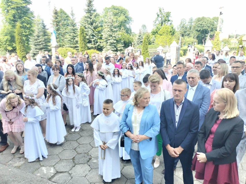Pierwsza Komunia Święta w Czarni. Do sakramentu w kościele Niepokalanego Poczęcia NMP przystąpiło 22 dzieci